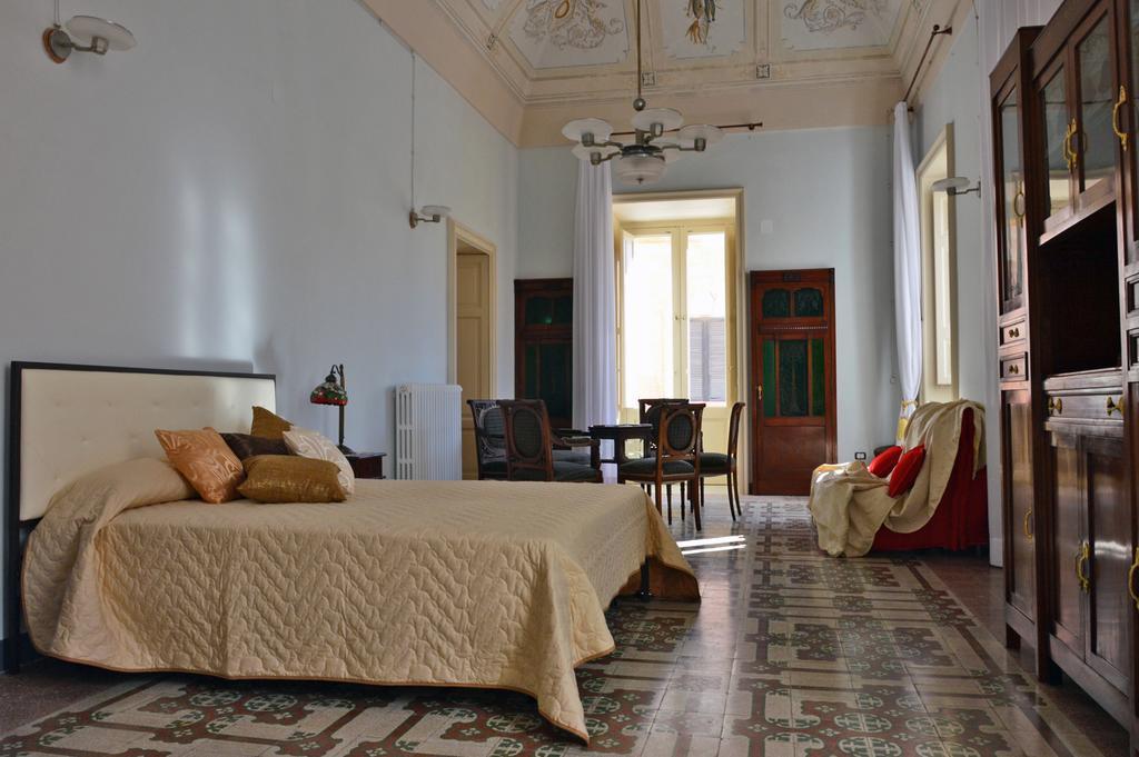 Palazzo Vallebona Галиполи Екстериор снимка