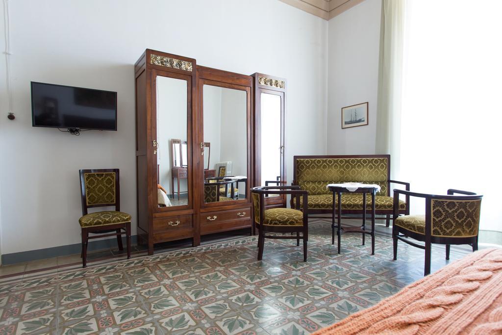 Palazzo Vallebona Галиполи Екстериор снимка