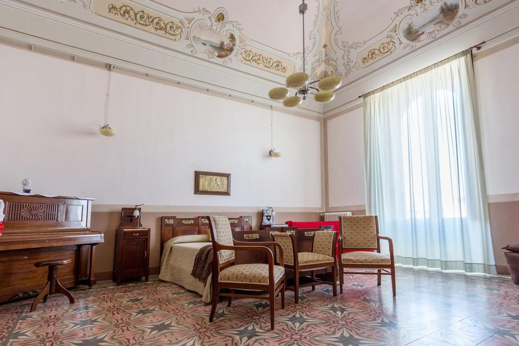 Palazzo Vallebona Галиполи Екстериор снимка