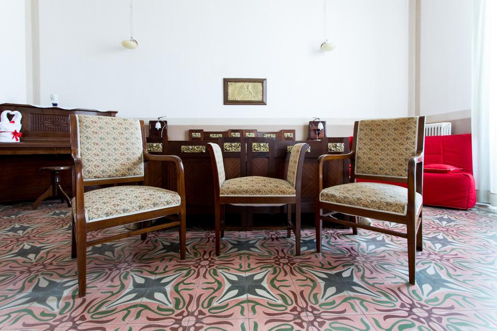 Palazzo Vallebona Галиполи Екстериор снимка