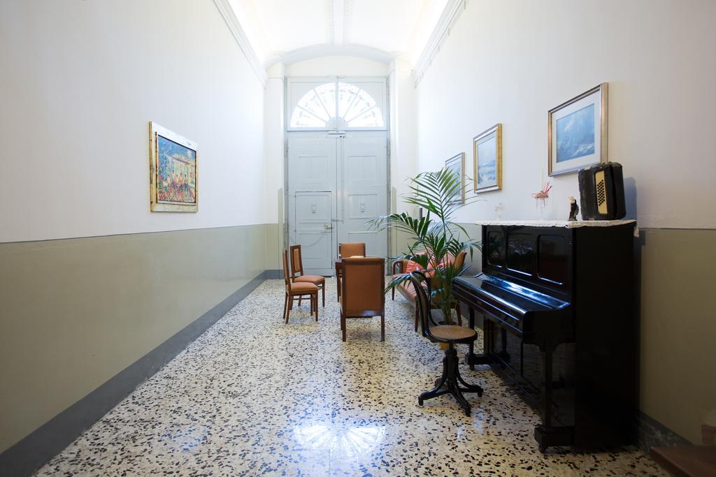 Palazzo Vallebona Галиполи Екстериор снимка