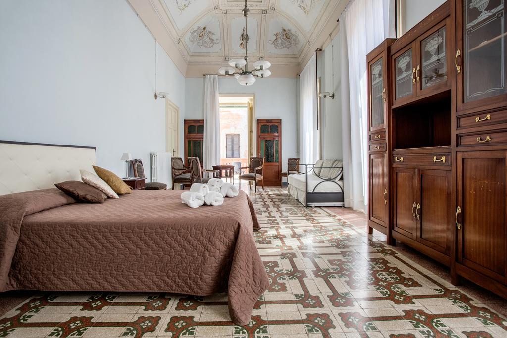 Palazzo Vallebona Галиполи Екстериор снимка