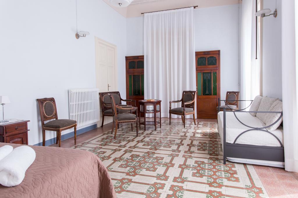 Palazzo Vallebona Галиполи Екстериор снимка